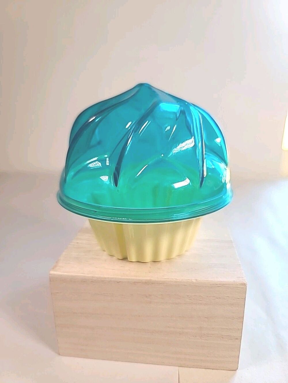 Reusable Plasric 2 Piece Cupcake To Go Container